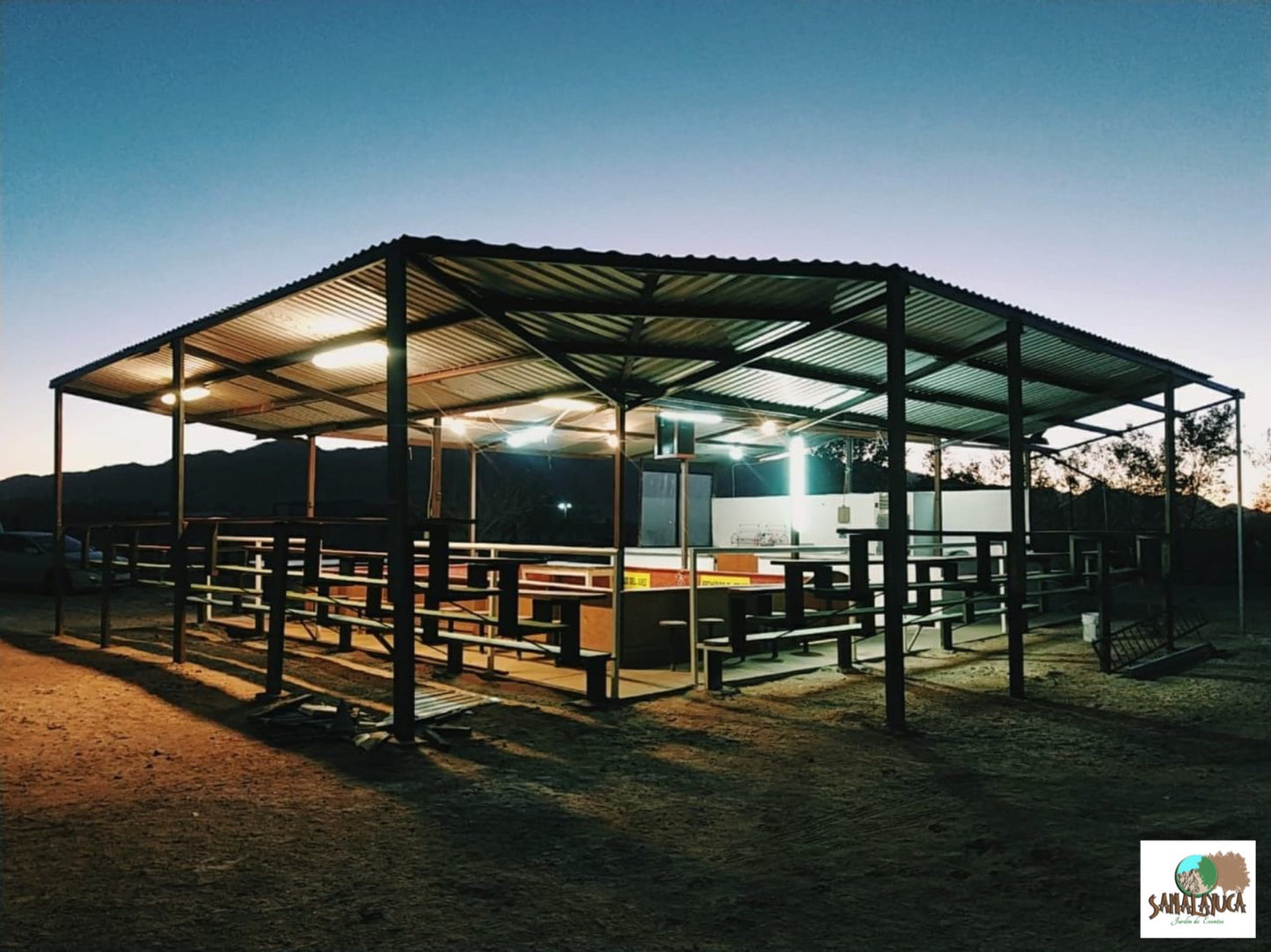 Garden with large trees in Samalyuca